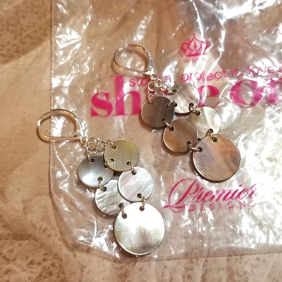 NEW Premier Designs Mother of Pearl Disc Dangle Earrings - Picture 5 of 5